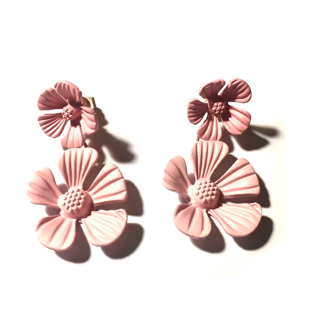 NWT Daisy Drop Statement Earrings in Warm Pink - Picture 3 of 5